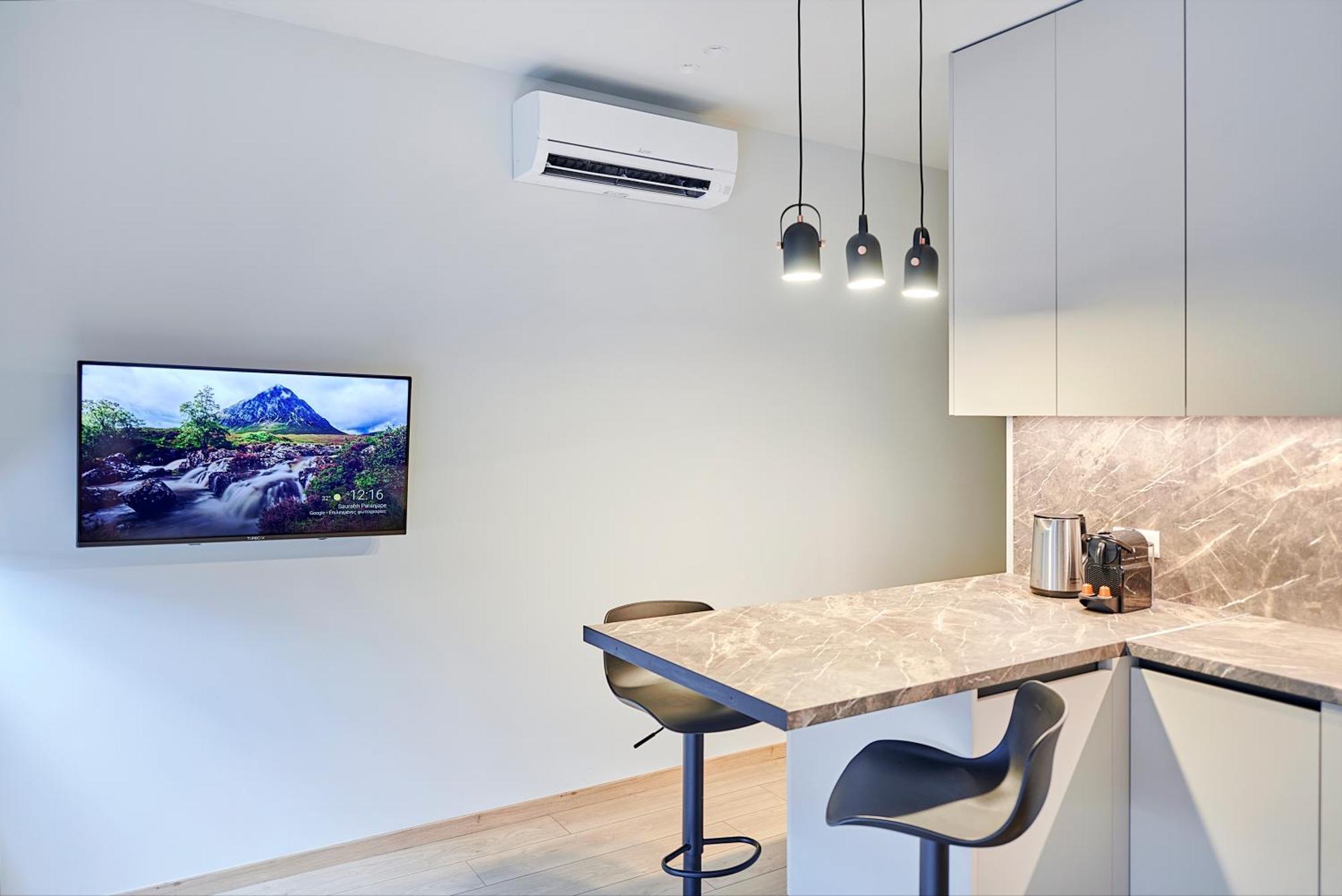 City-Center Apartment In Vibrant Monastiraki, Athena Bagian luar foto