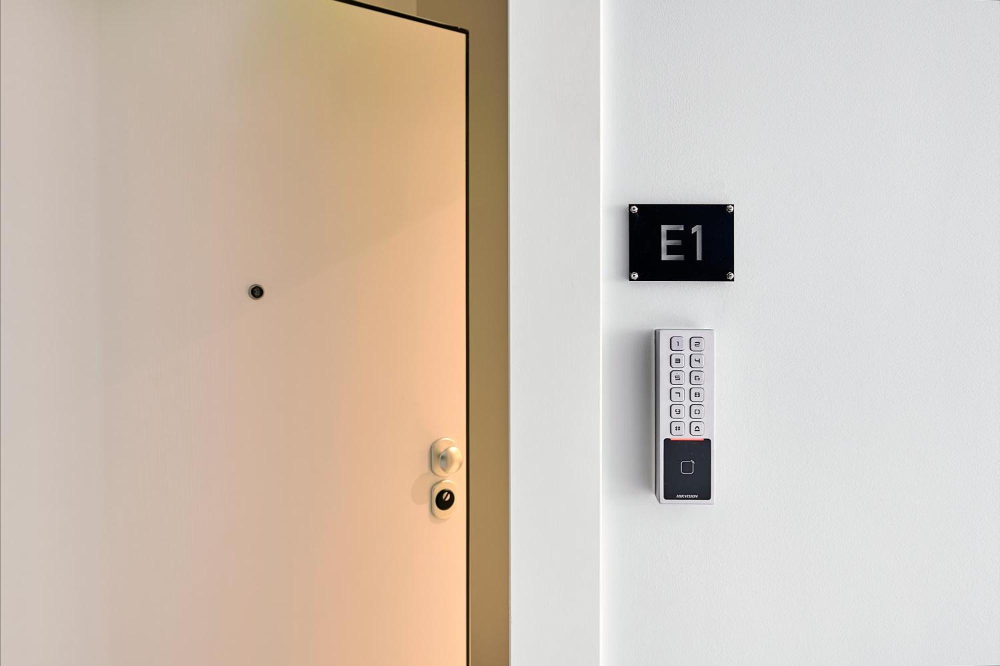 City-Center Apartment In Vibrant Monastiraki, Athena Bagian luar foto
